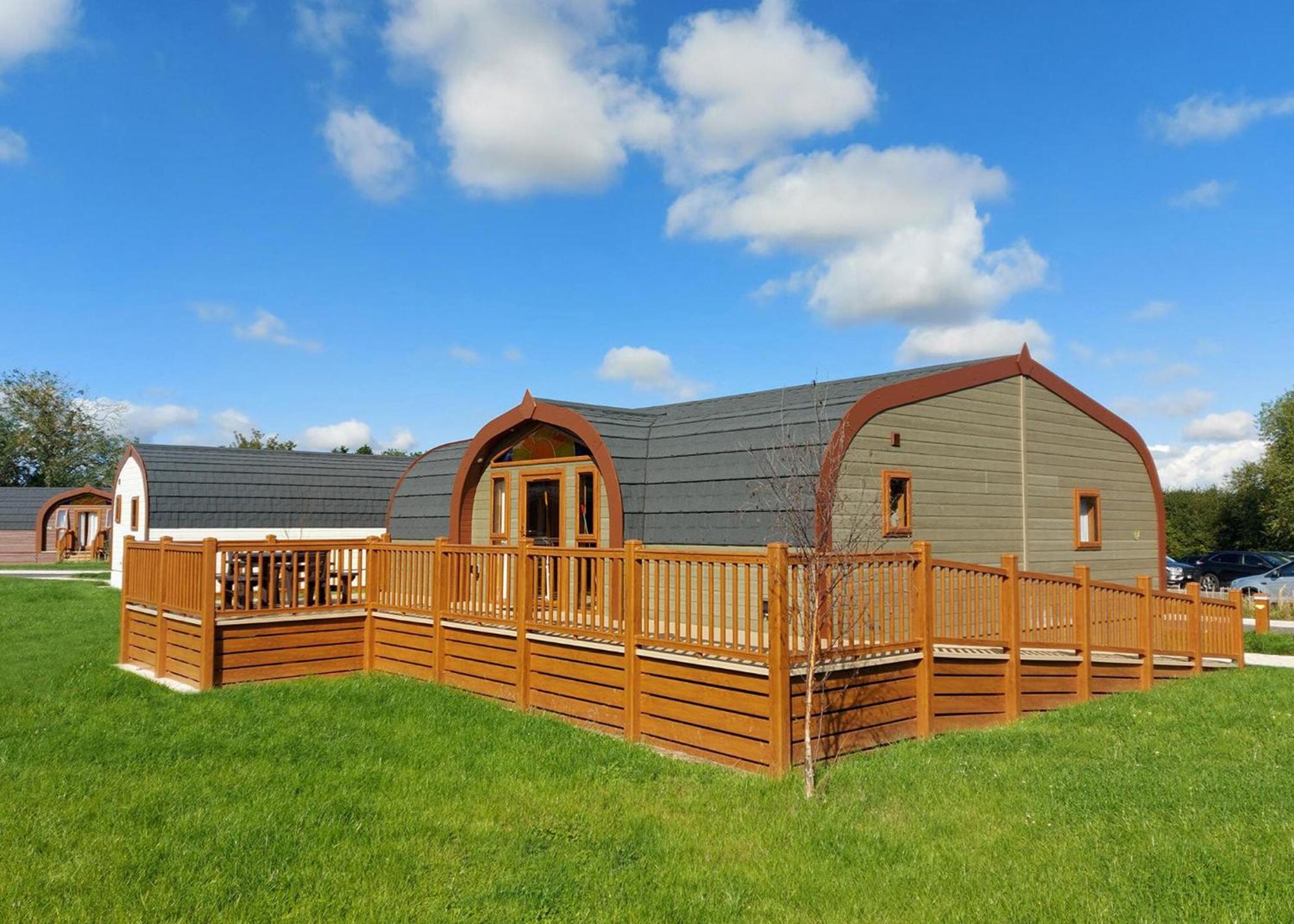 Wild Acre Village At Sundown Adventureland Retford Exterior foto
