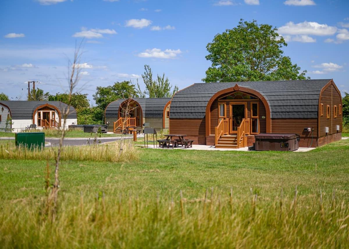 Wild Acre Village At Sundown Adventureland Retford Exterior foto