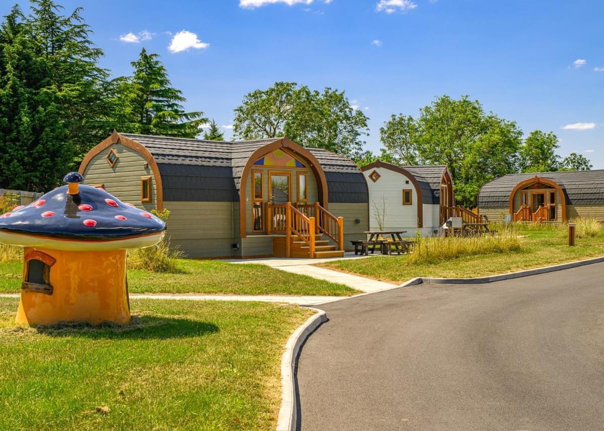 Wild Acre Village At Sundown Adventureland Retford Exterior foto