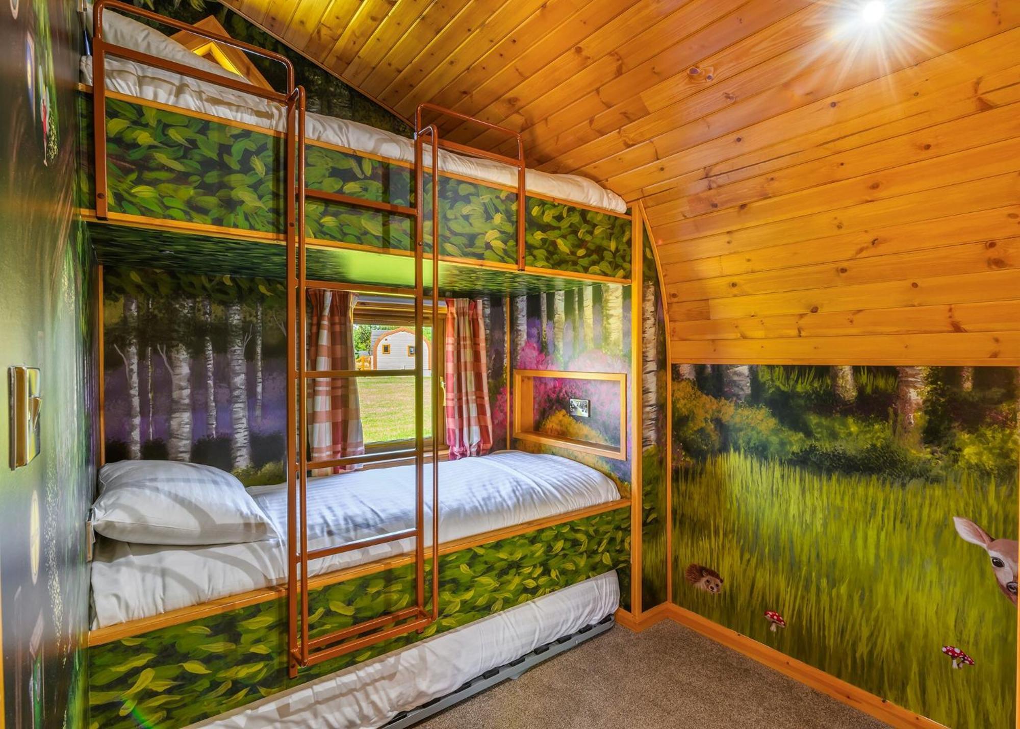 Wild Acre Village At Sundown Adventureland Retford Exterior foto