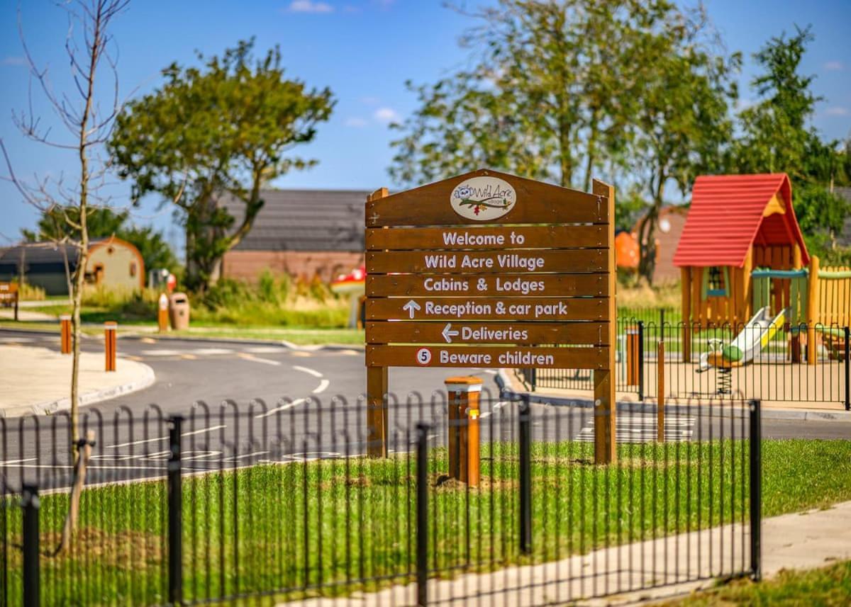 Wild Acre Village At Sundown Adventureland Retford Exterior foto